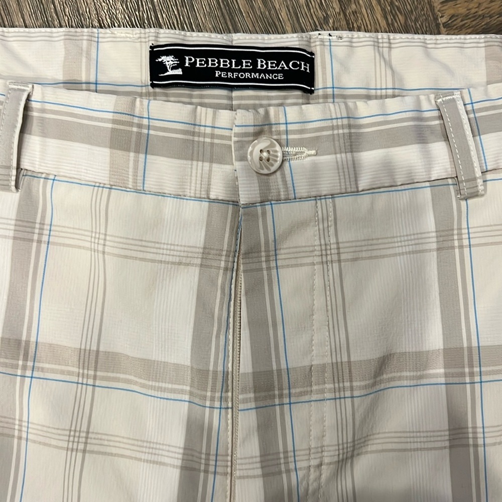 Pebble Beach Performance Men’s Shorts Size 36 Cream with Tan & Blue Plaid Print